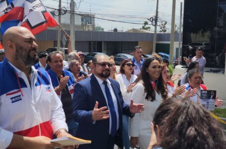 Joel Sánchez se inscribe como candidato presidencial de Arena