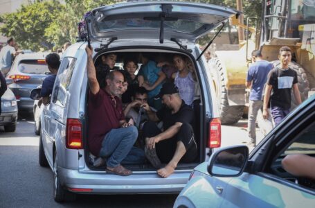 Blinken se reúne con Mahmud Abbás, mientras comienza el éxodo palestino