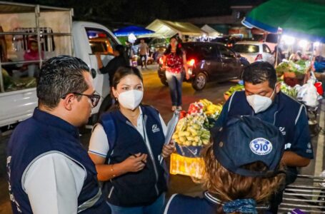 Defensoría verifica precios de frutas y verduras en mercadito nocturno de San Salvador