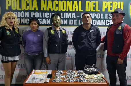 Policías peruanos se disfrazan de Halloween para capturar a vendedores de droga