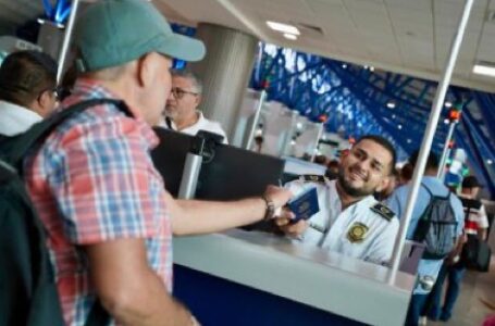 Más de 10 mil viajeros ingresan y salen del país diariamente por Aeropuerto San Óscar Romero