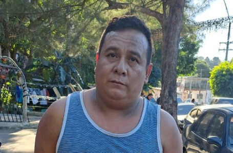 Capturan a sujeto que fue grabado robando en carros de Santa Ana