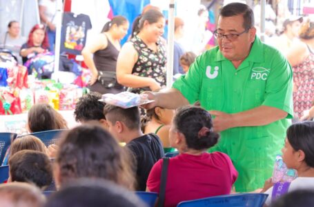 Luis Urías participa en la celebración del Día del Comercio en Quezaltepeque