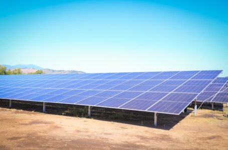 Inauguran primera planta solar propiedad del Estado salvadoreño