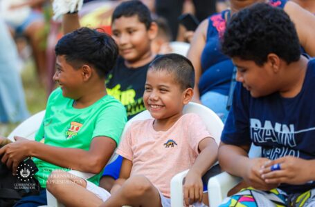 Llevan alegría a la niñez de comunidad Conchalío con una fiesta navideña