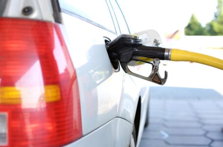Anuncian nueva disminución en los precios de combustible