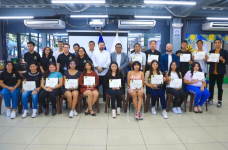 Jóvenes de Mejicanos y Soyapango se gradúan de talleres de orientación vocacional