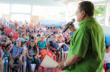 Luis Urías escucha a pobladores de cantón Melara y expone su oferta legislativa