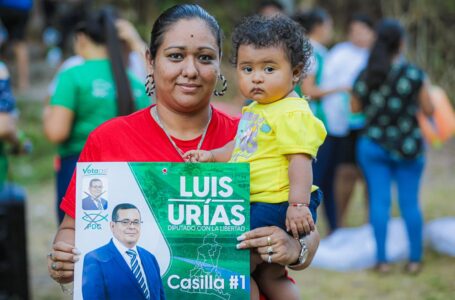 Candidato a diputado Luis Urías visita Colón, La Libertad