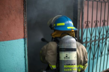 Bomberos sofoca incendio estructural en Cojutepeque