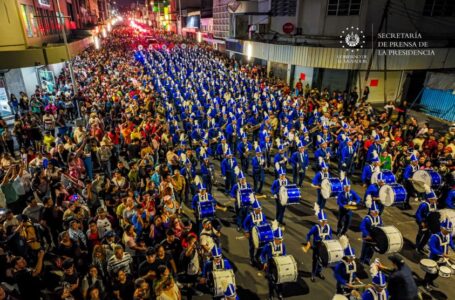 Decenas de familias disfrutaron el desfile de año nuevo