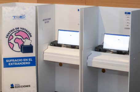 El TSE comprueba efectividad del voto electrónico presencial para salvadoreños en el extranjero