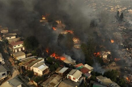 Más de 100 muertos por incendios forestales en Chile