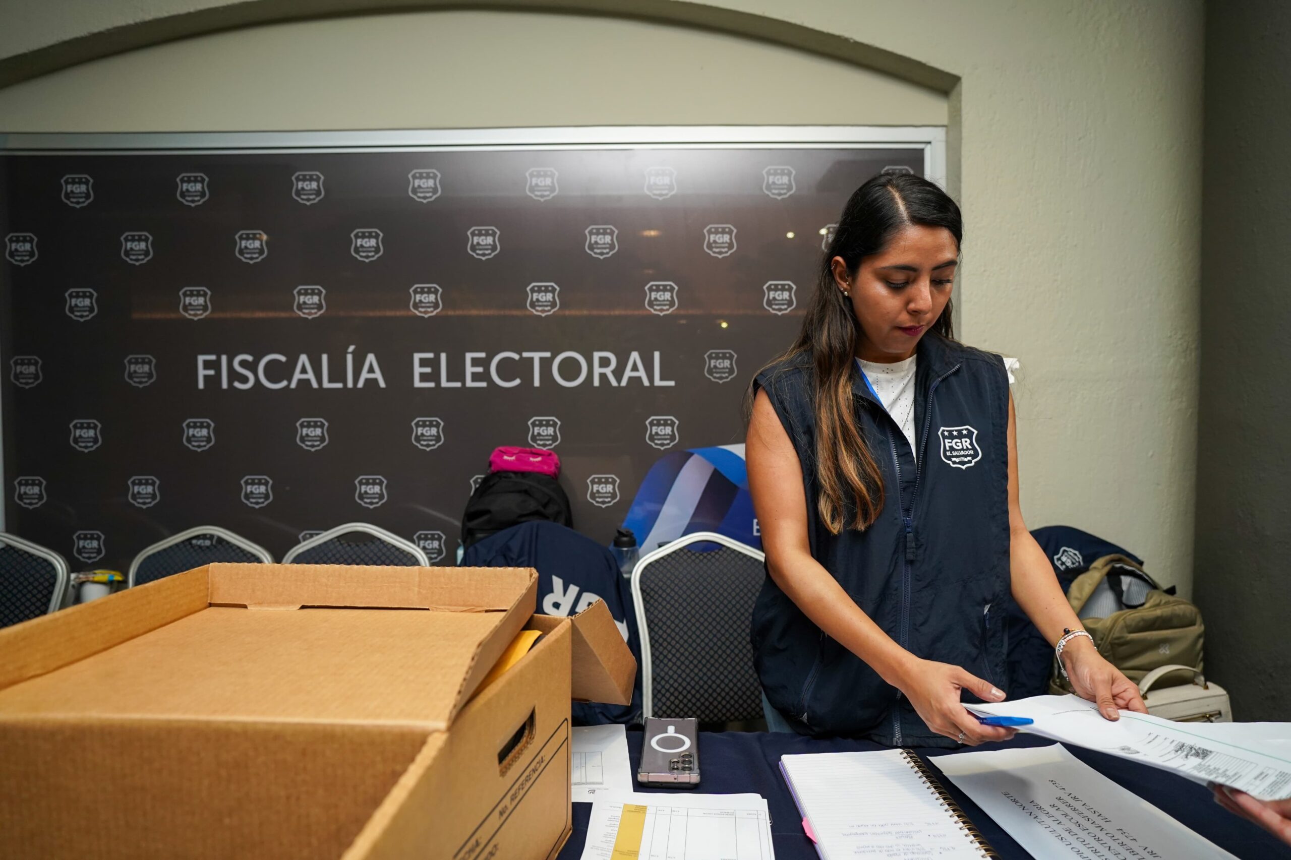 Fiscalía custodia paquetes de actas electorales para que TSE haga recuento manual de votos