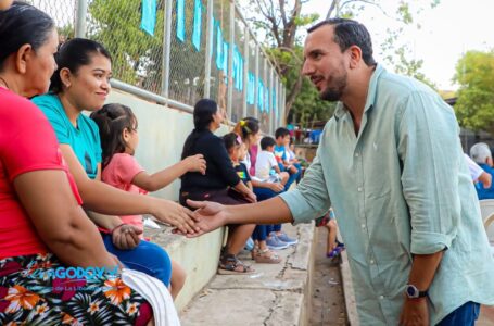 César Godoy comparte con habitantes de cantón San Rafael propuestas de trabajo