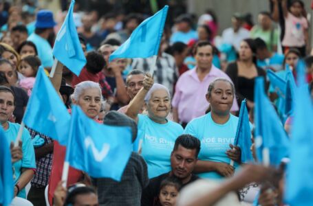 Carlos Hernández y candidato por La Libertad Centro cierra campaña con masivo apoyo