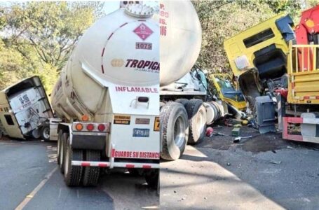 Dos camiones causan accidente vial en La Libertad