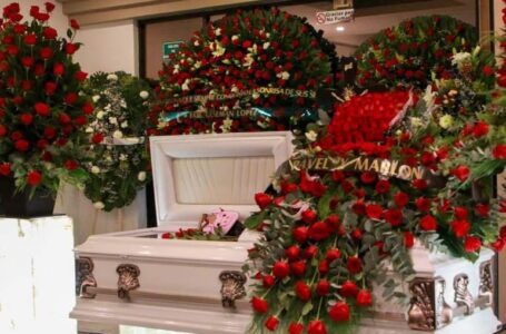 Narcos de Sinaloa enviaron lujosos arreglos florales a funeral de La Gilbertona