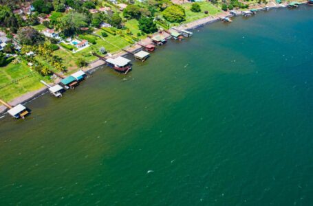 Medio Ambiente reporta que continua presencia de microalgas en el Lago de Coatepeque