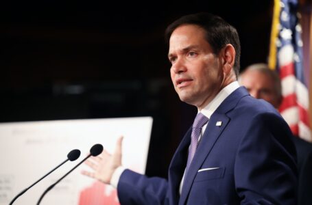Senador Marco Rubio considera que EE. UU. debe estrechar aún más sus lazos con El Salvador