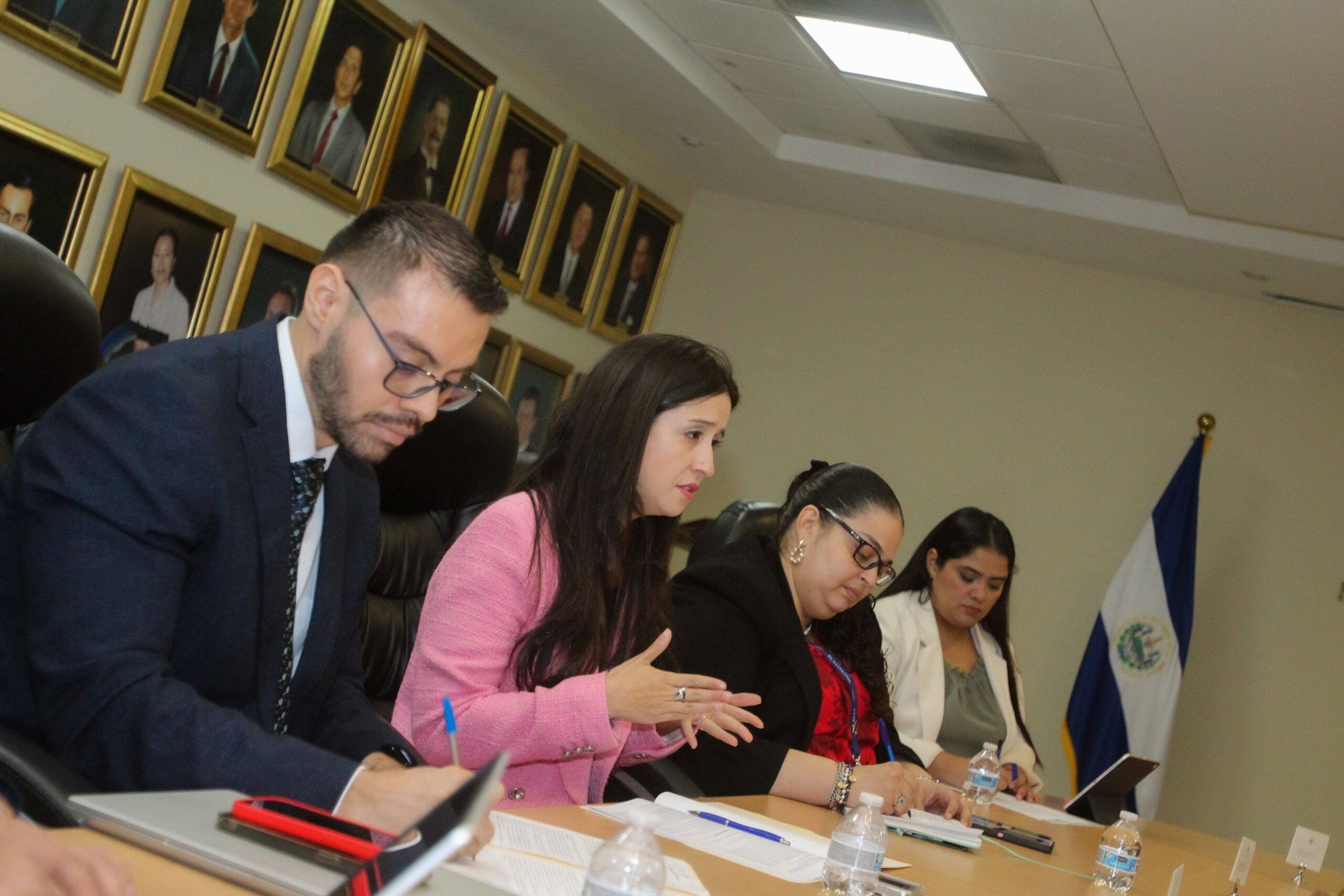 Diplomacia Activa salvadoreña atrae inversión, cooperación y becas para estudiantes