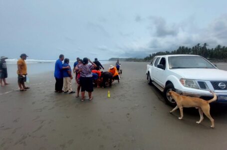 Mueren tres personas ahogadas en playa de la zona oriental