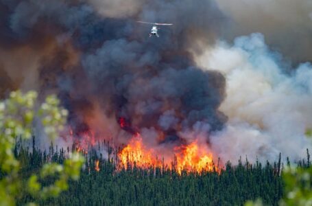 Canadienses bajo alerta de evacuación ante incremento de incendios forestales