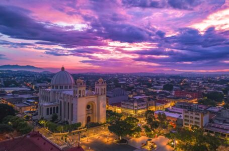 El Salvador destaca en América Latina y el mundo por su crecimiento sostenido en turismo durante 2023