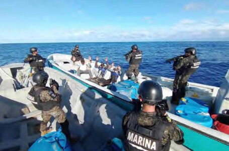 Autoridades incautan 1.3 toneladas de cocaína que transportaba una embarcación