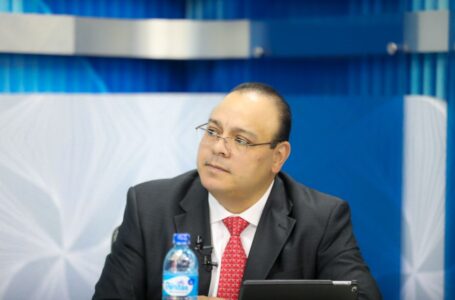 Gobierno tiene respaldo popular suficiente para reformar constitución: Gabriel Trillos