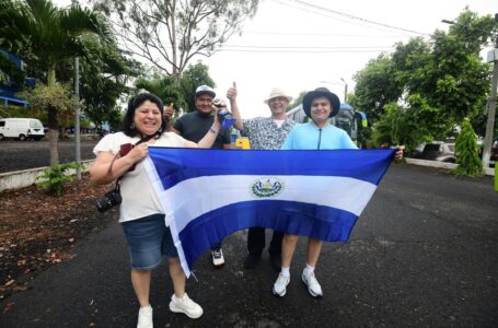 Salvadoreños que asisten a investidura presidencial de Nayib Bukele reiteran su apoyo a su segundo mandato