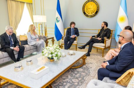 Presidente Bukele mantiene encuentro con su homólogo argentino