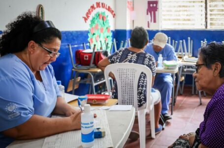 Habitantes de Soyapango reciben servicios de salud y asesoría en la Feria Integra