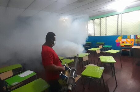 La Paz Oeste combate al zancudo transmisor del dengue con fumigación