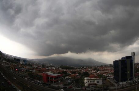 Prevén aumento de lluvias por el paso de una onda tropical