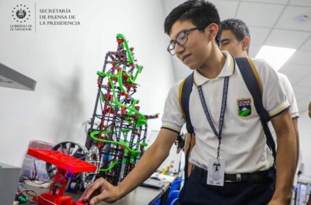 Estudiantes en San Marcos conocen iniciativa “Road Tech” con la que el gobierno los impulsa hacia el desarrollo tecnológico