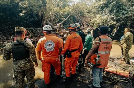 Rescatan cadáver de mujer arrastrada ayer por una correntada de agua