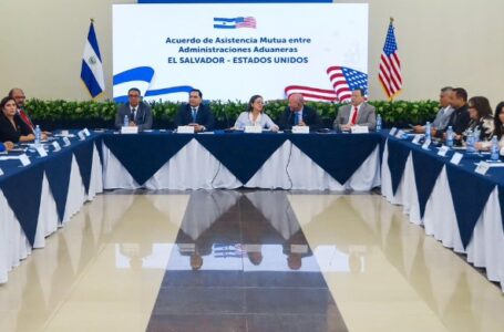 El Salvador y Estados Unidos firman acuerdo para fortalecer las aduanas