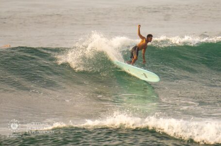 Ministra de Turismo invita a disfrutar de las finales del Surf City El Salvador Longboard Championships