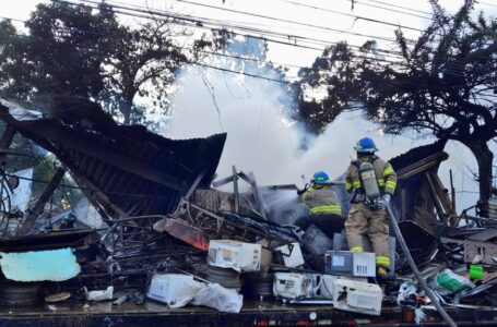 Bomberos controla incendio de gran magnitud en San Martín