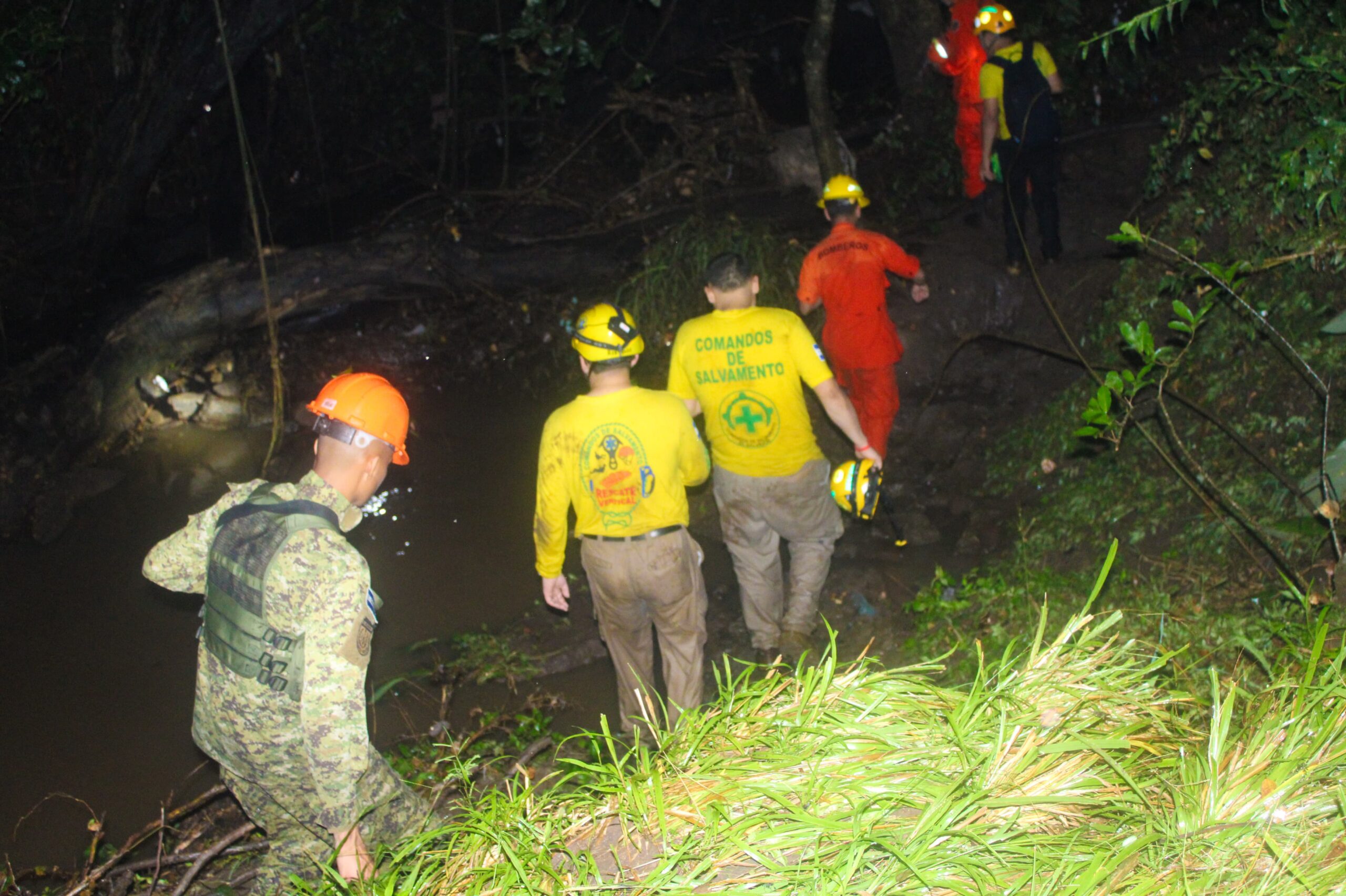 Mujer muere arrastrada en su vehículo por repunta en río Sisuica de Cabañas