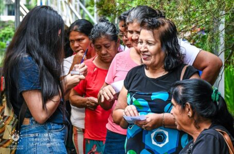 Adultos mayores fueron beneficiados con jornada de salud de Feria Integra en Santa Tecla