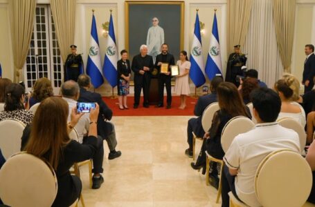 Reconocen labor de Fundación Starkey para ayudar a personas con discapacidades