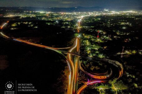 Periférico Gerardo Barrios contará con 500 postes traslucidos y más de 1,000 luminarias