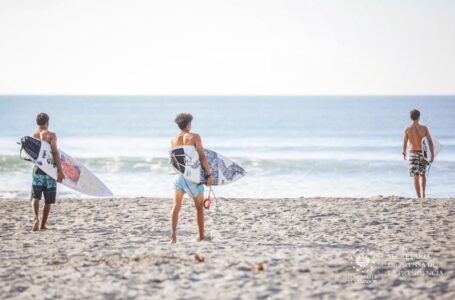 Se desarrolla el segundo día de formación de las promesas del surf salvadoreño