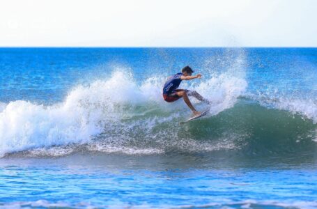 Finaliza campamento para potenciar habilidades de surfistas salvadoreños juniors