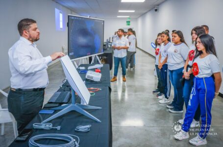 Estudiantes conocen sobre las tecnologías emergentes en el RoadTech