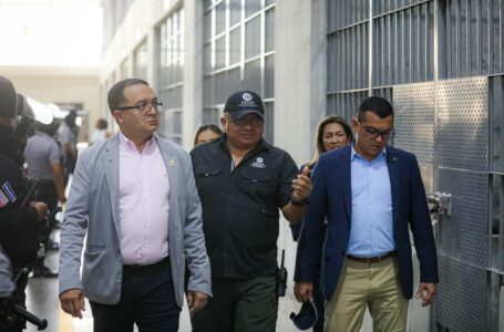 Ministro de Justicia de Costa Rica visita el CECOT