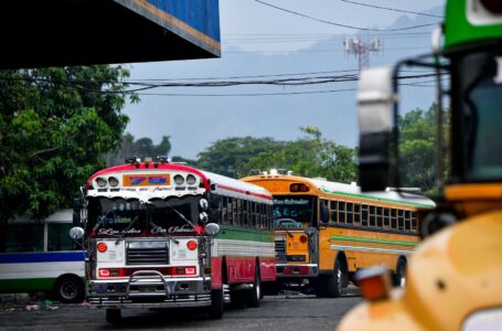 Presidente Bukele recuerda a los transportistas que los tiempos de Arena y el Fmln terminaron