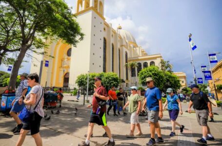 El Salvador supera proyección de visitantes internacionales en vacaciones de agosto